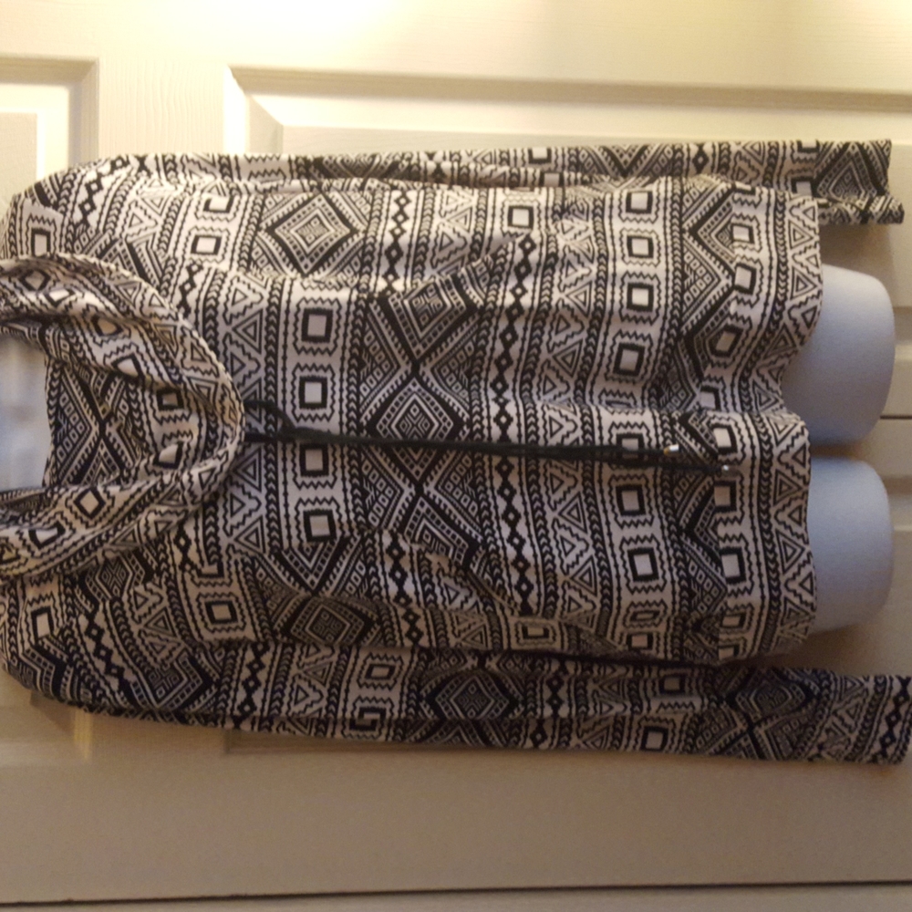 Nice top. Large - Picture 3 of 6